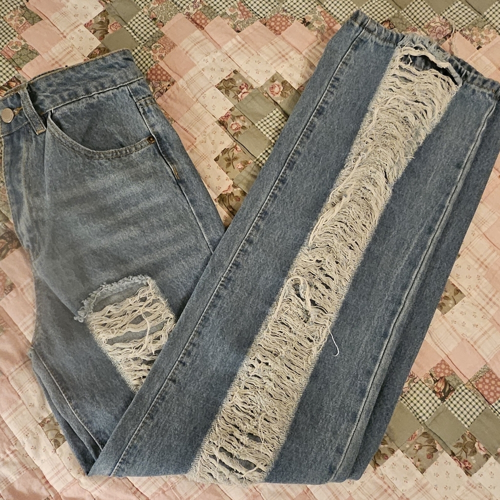 Almost Famous 90's Fit Bootcut Jeans- Distressed/Ripped -  Size 0 - Picture 2 of 10